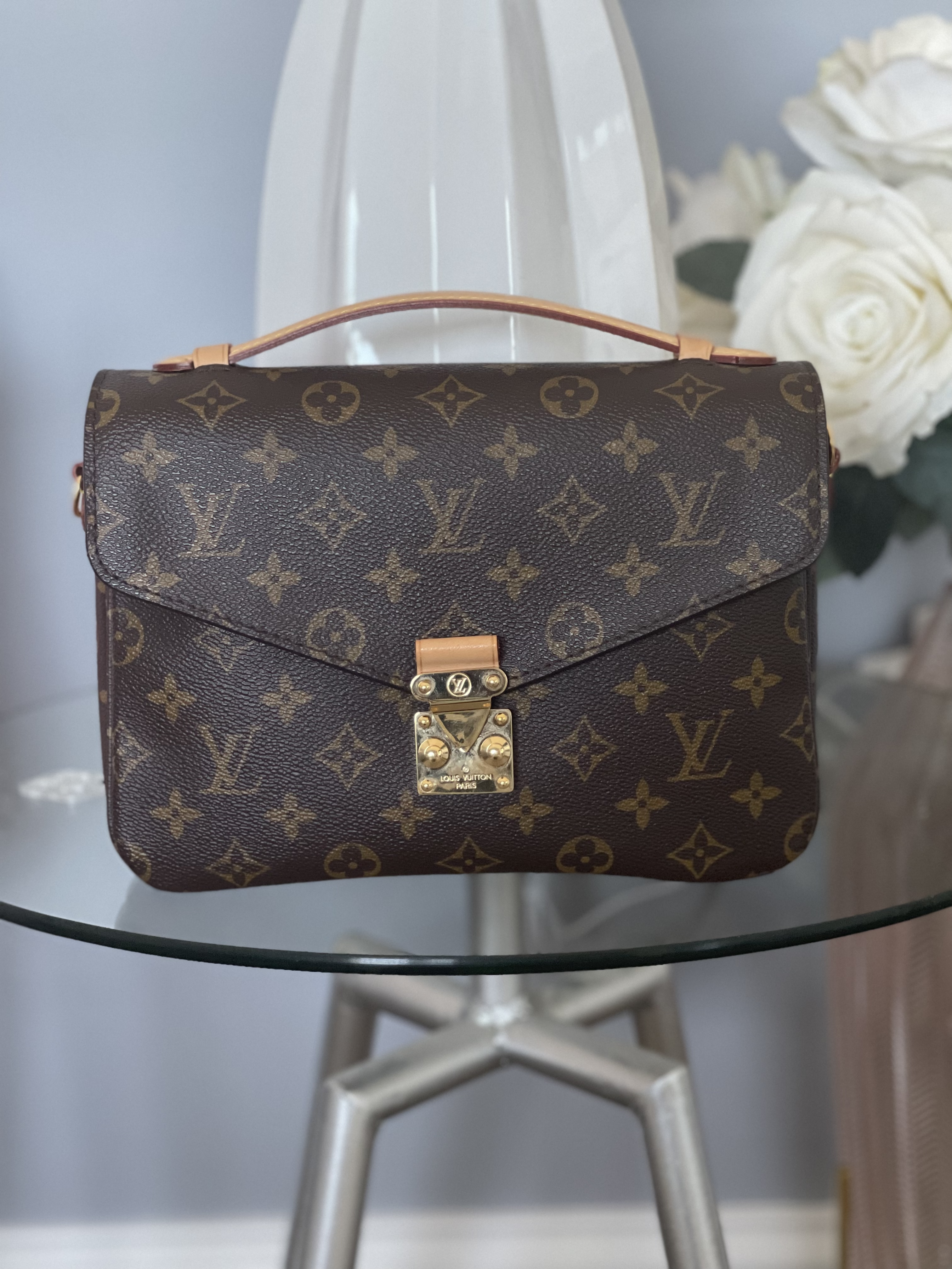 Louis Vuitton LV Onthego On-the-go GM puffy pillow tote, Women's Fashion,  Bags & Wallets, Tote Bags on Carousell